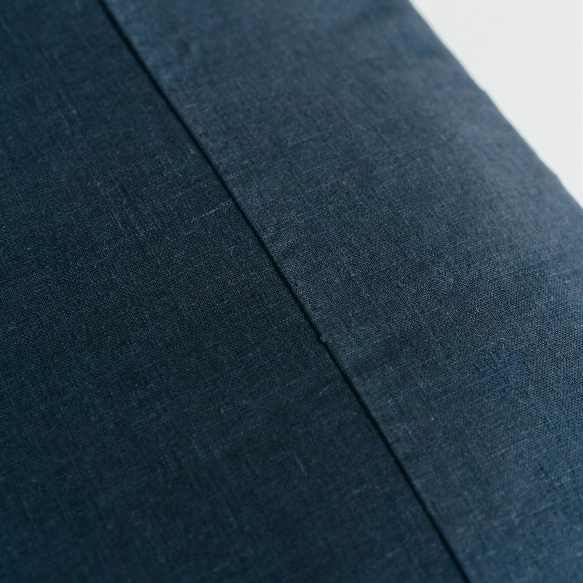 Bedspread in Heavyweight Linen - Midnight Blue - Image 5