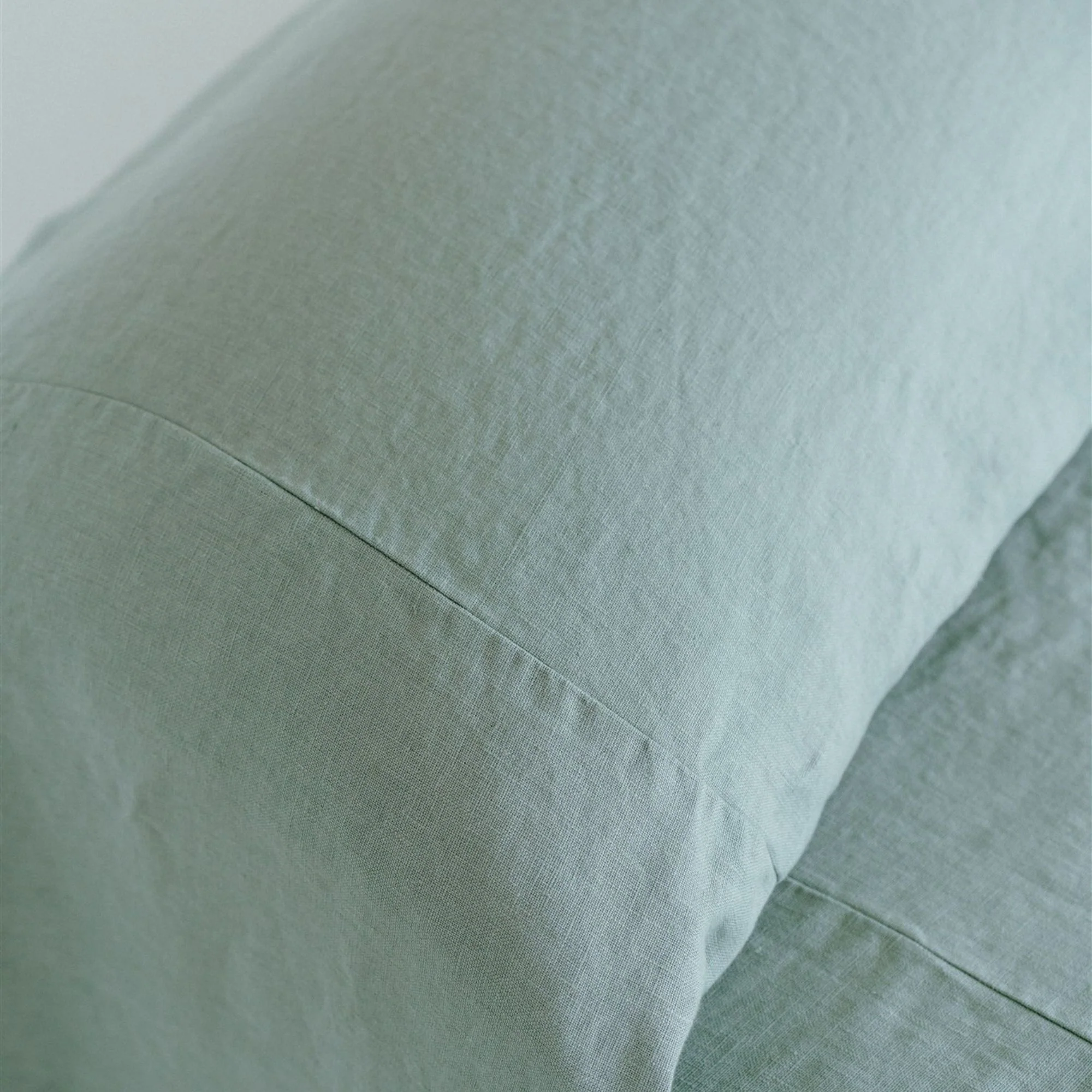 Bedspread in Heavyweight Linen - Sage Green - Image 5