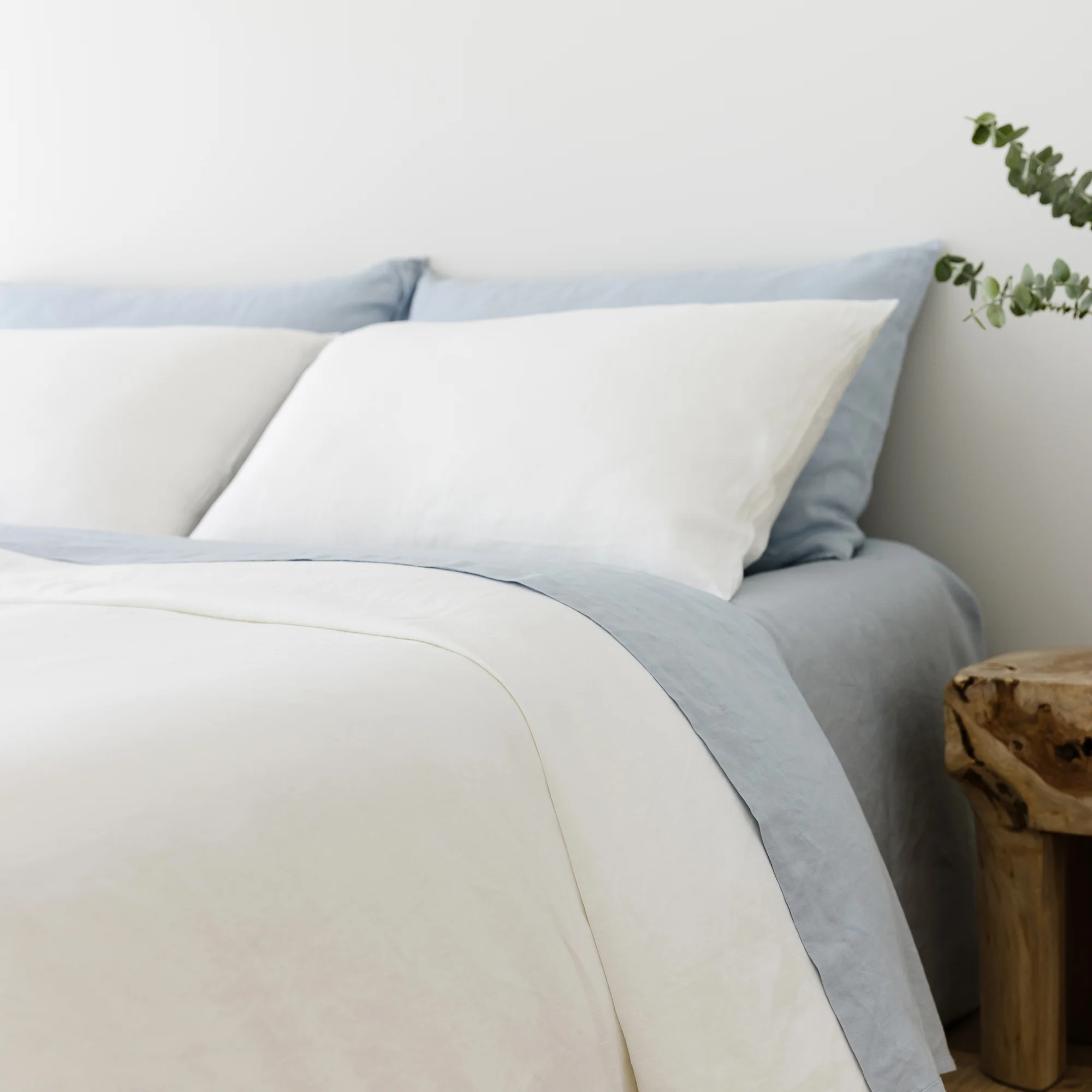 Brilliant White Linen Duvet - Image 3