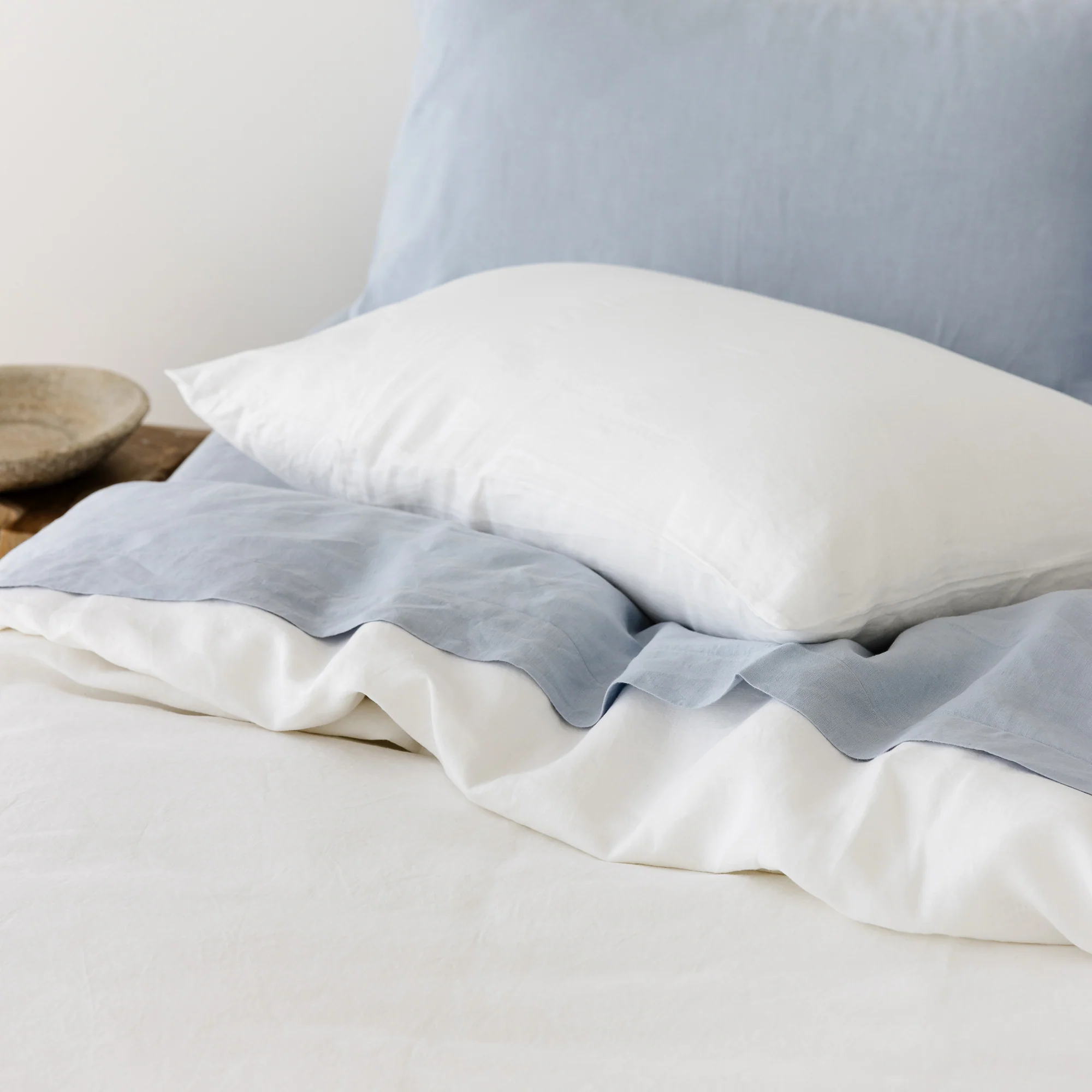 Brilliant White Linen Duvet - Image 4
