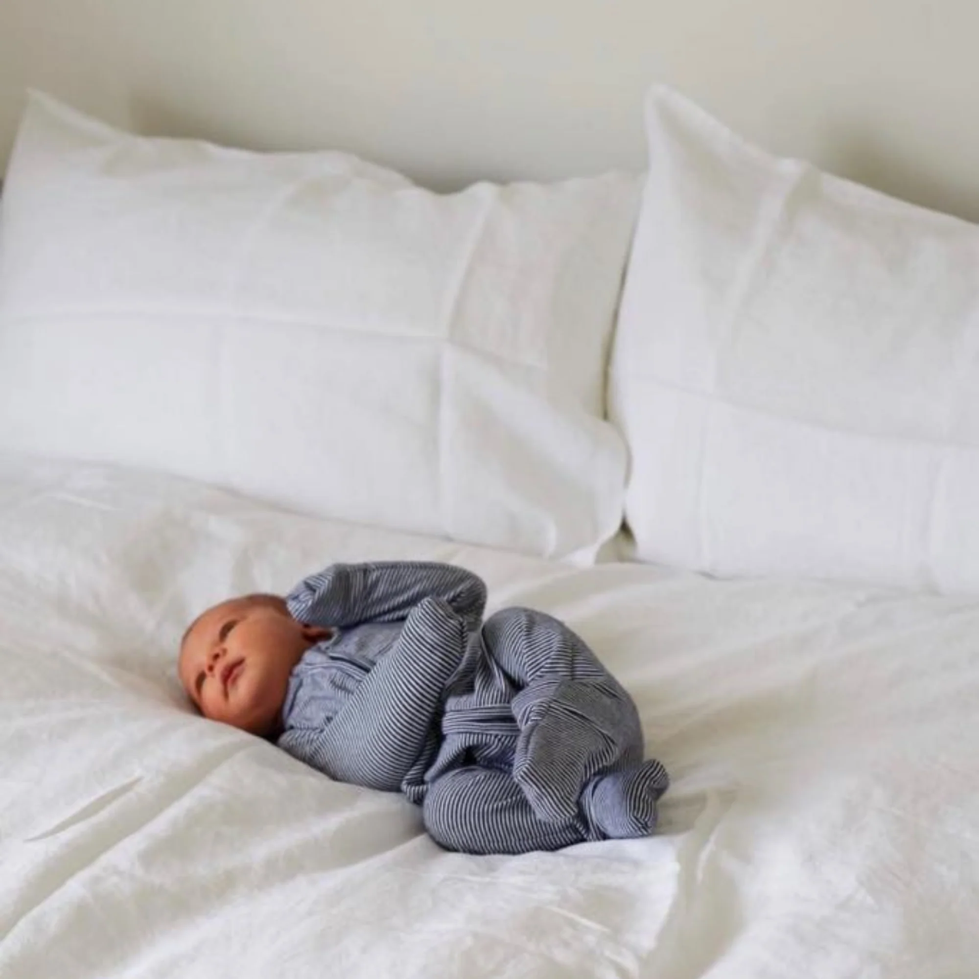 Brilliant White Linen Sheets Set - Image 7