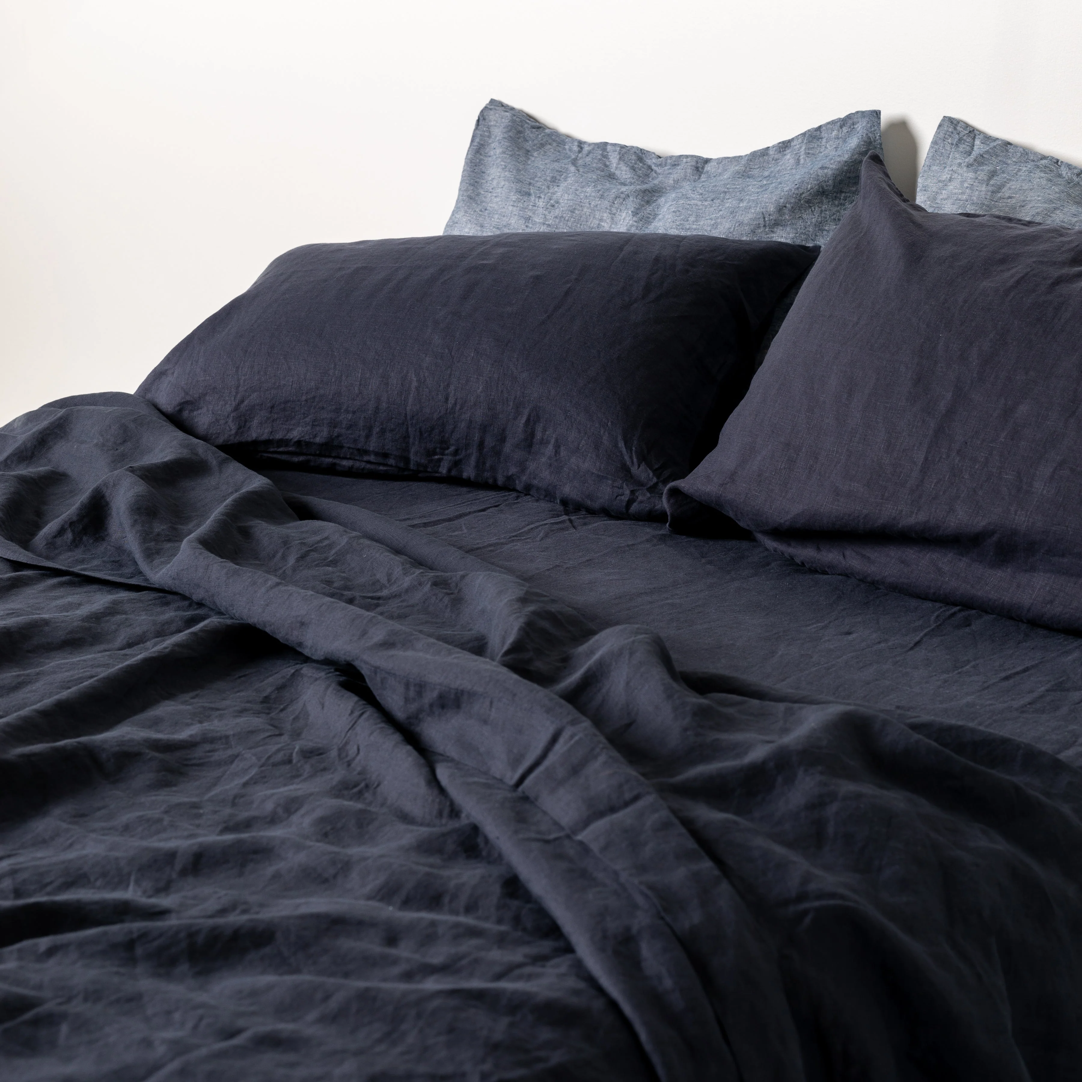 Midnight Blue Linen Sheets Set - Image 3