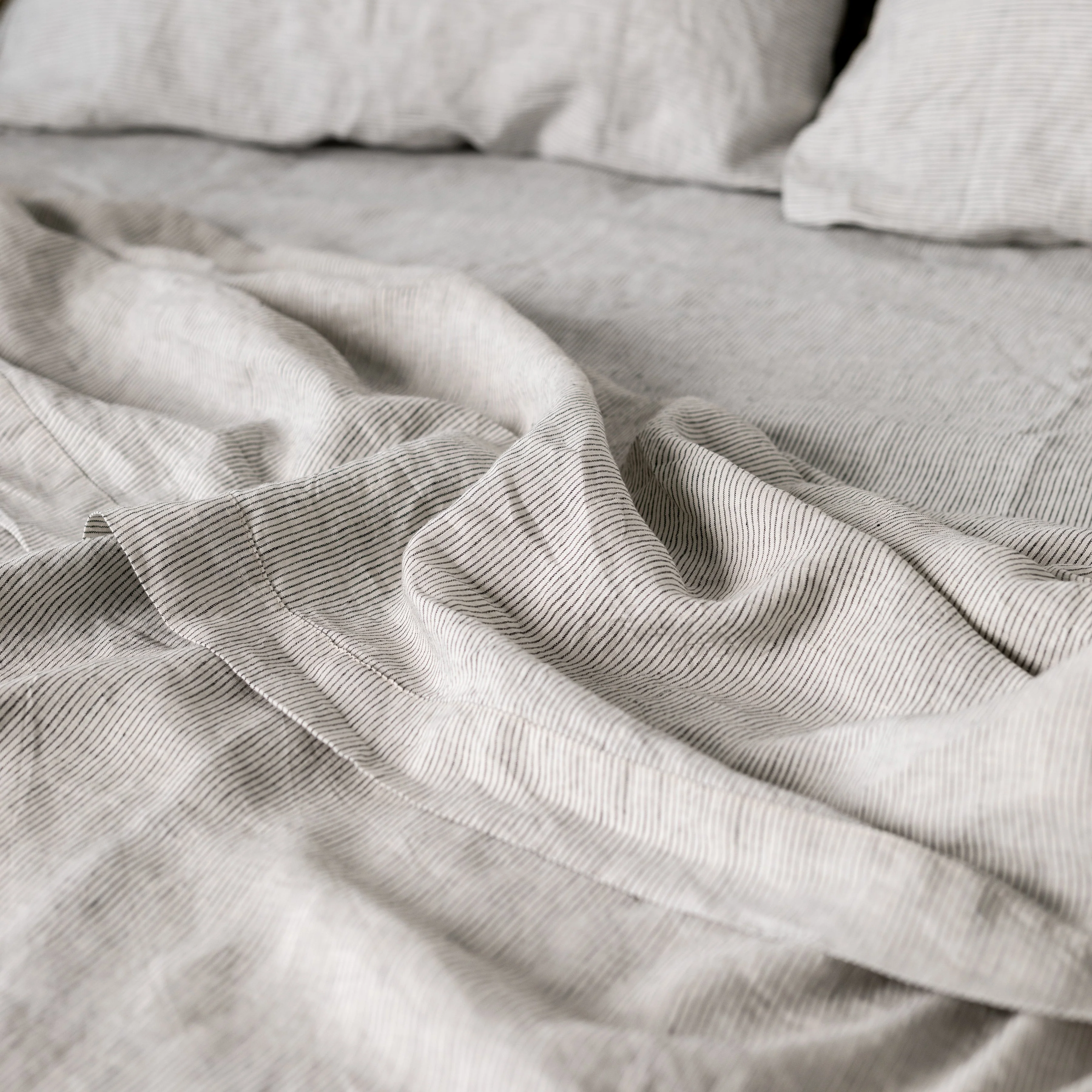 Pinstripes Linen Sheets Set - Image 7
