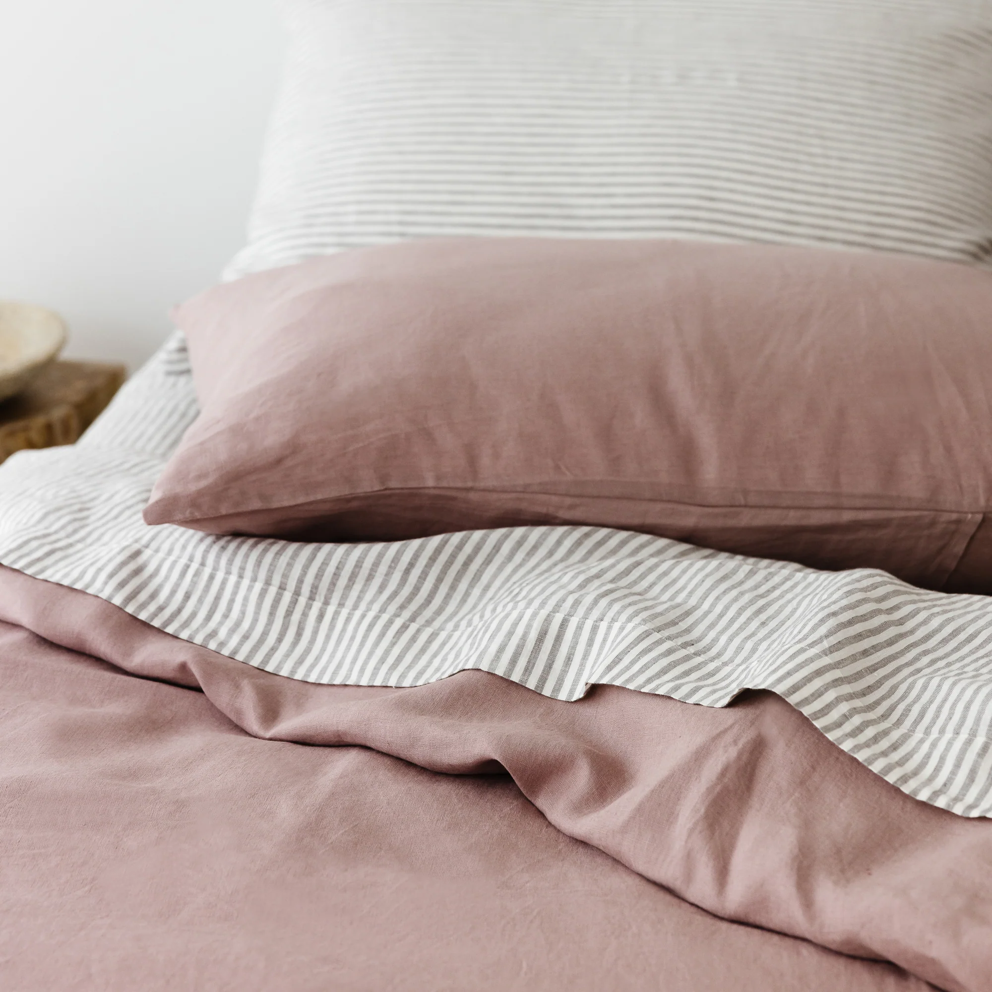 Rosewood Pink Linen Duvet - Image 5